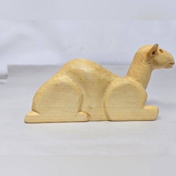 Nativity Camel Sitting In Around Baby Jesus Manger Wood Carved Ralph Herrenbruck - Picture 4 of 10